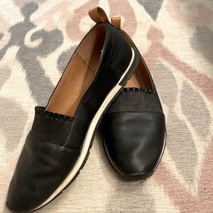 Gentle Souls Luca Ruffle Slip-On